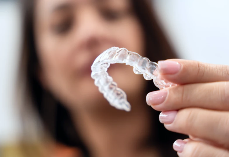 Contention, gouttières invisibles au Cabinet Orthodontie du Dr Florent Aubert, situé à Martigues