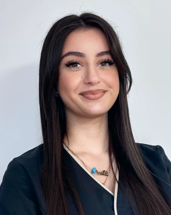 Dicle, assistante dentaire, le cabinet Orthodontie du Dr Florent Aubert, Martigues 13500